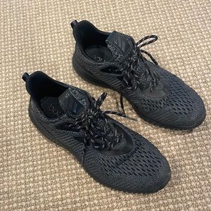 Men’s Adidas Bounce sneakers